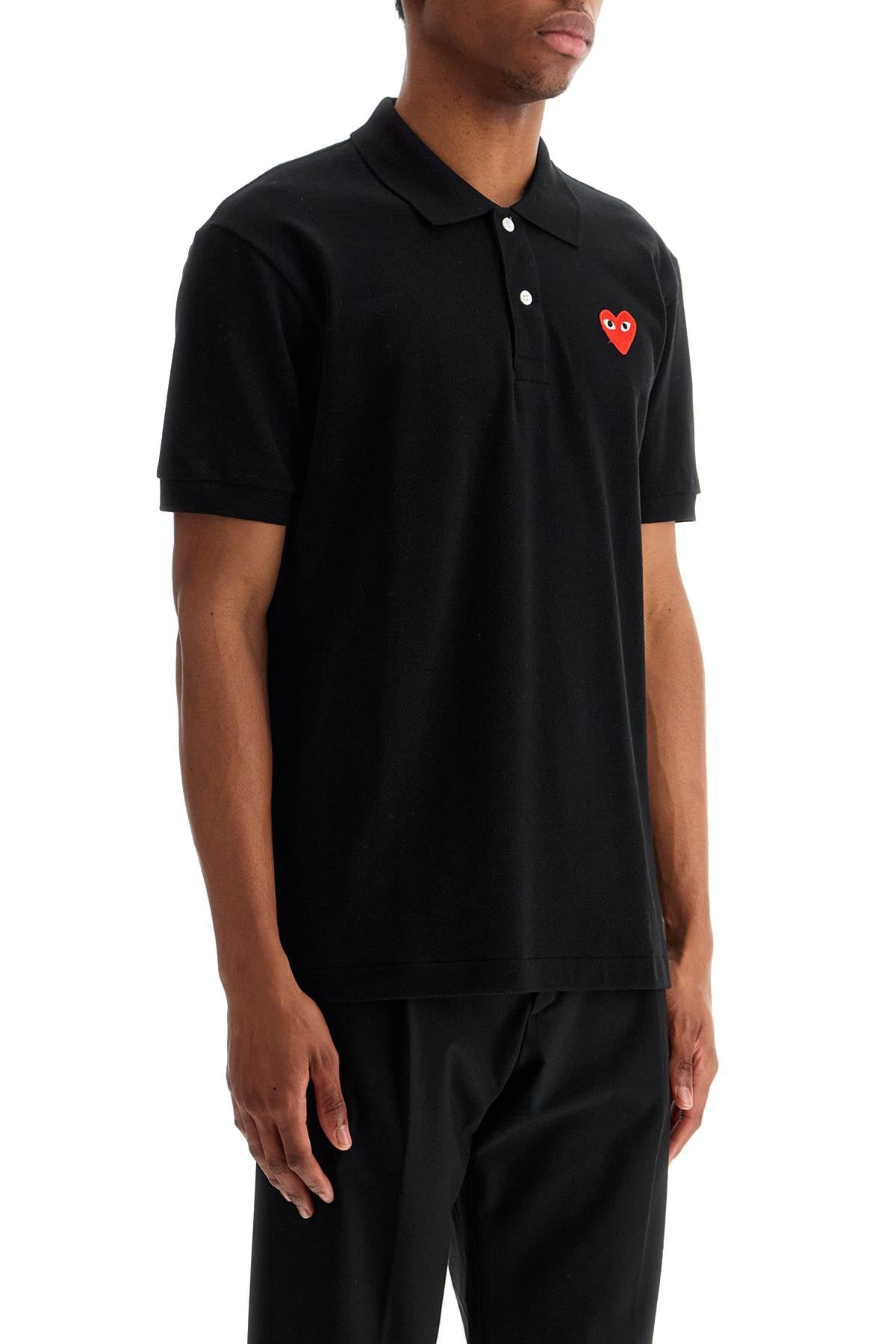 polo unisex in cotone nero con logo cuore rosso