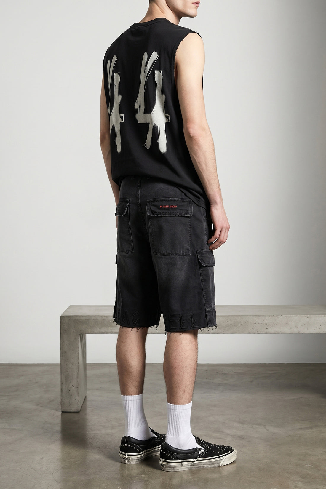 44 LABEL M cargo short () cargo bermuda shorts in used-effect garment-dyed cotton denim
