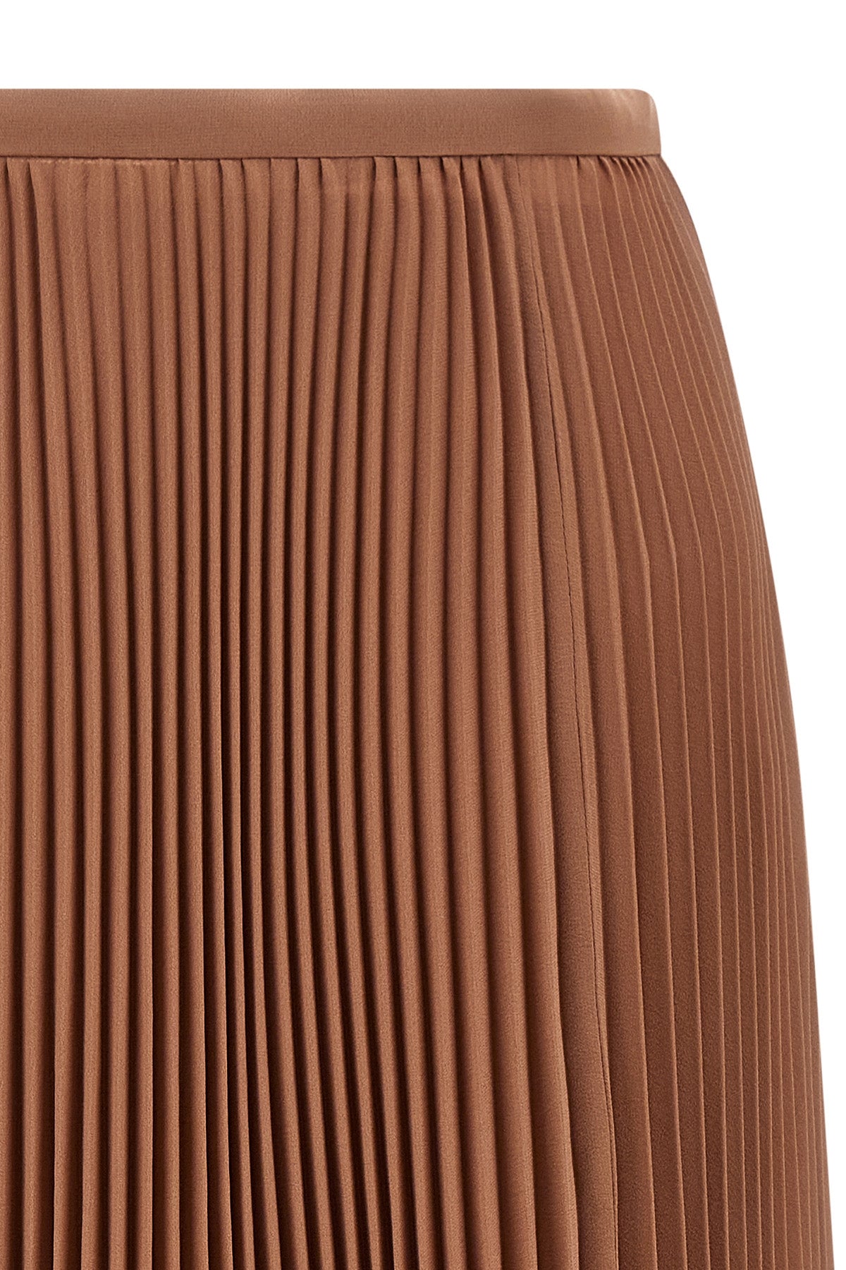 the valentino garavani midi skirt redefines the codes of contemporary elegance t