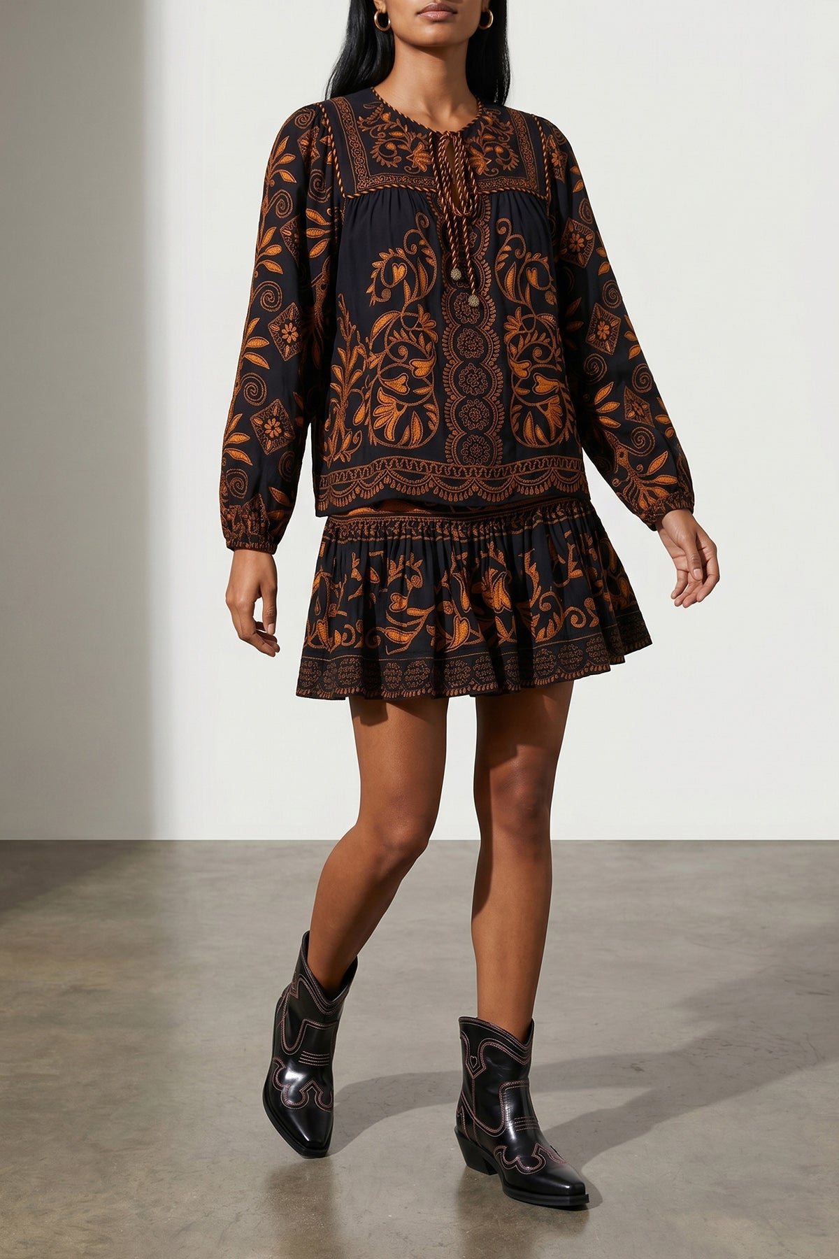 low shaft embroidered western ankle boots in leather-effect fabric