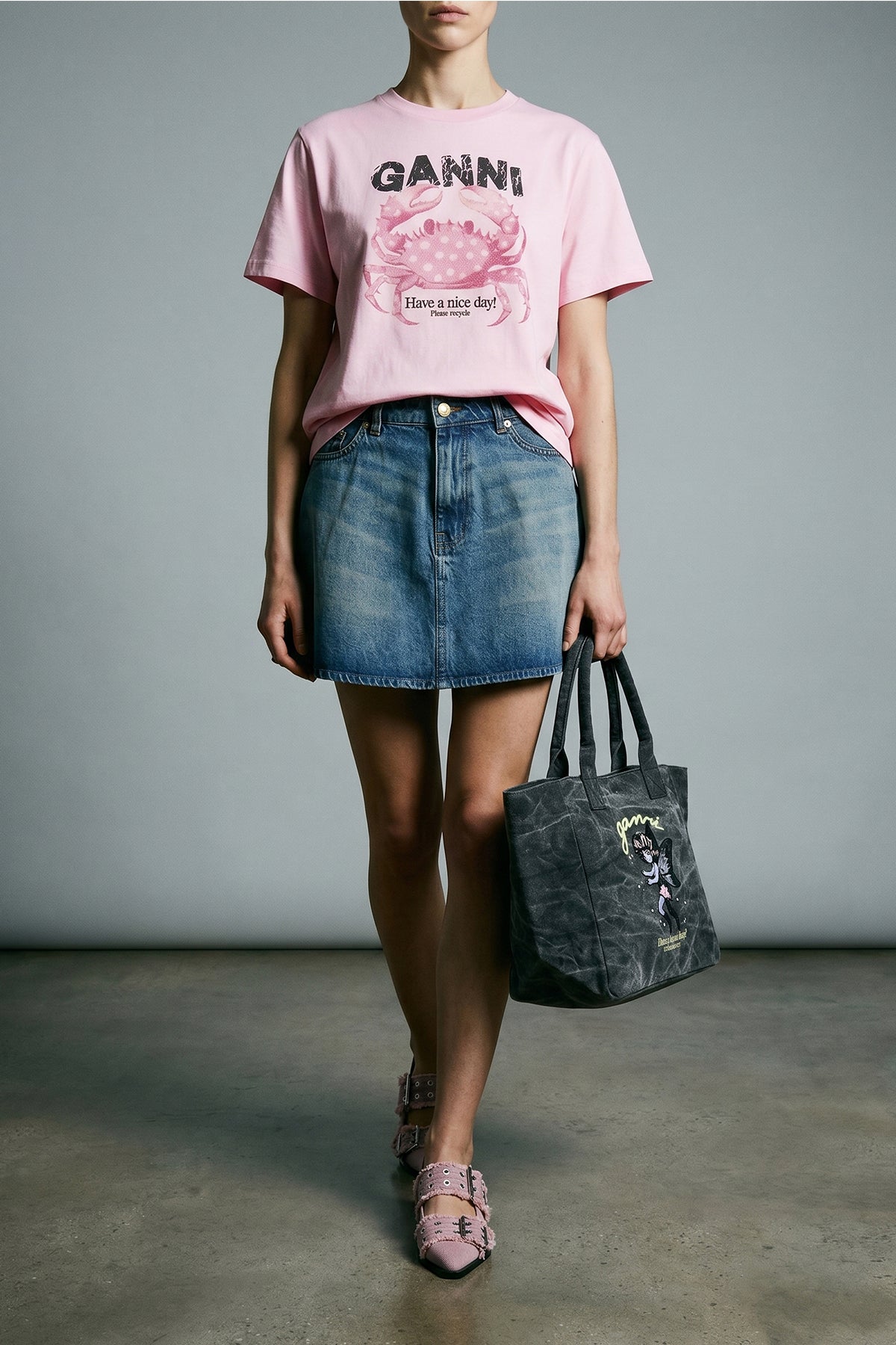 medium shopping bag in stone-washed canvas