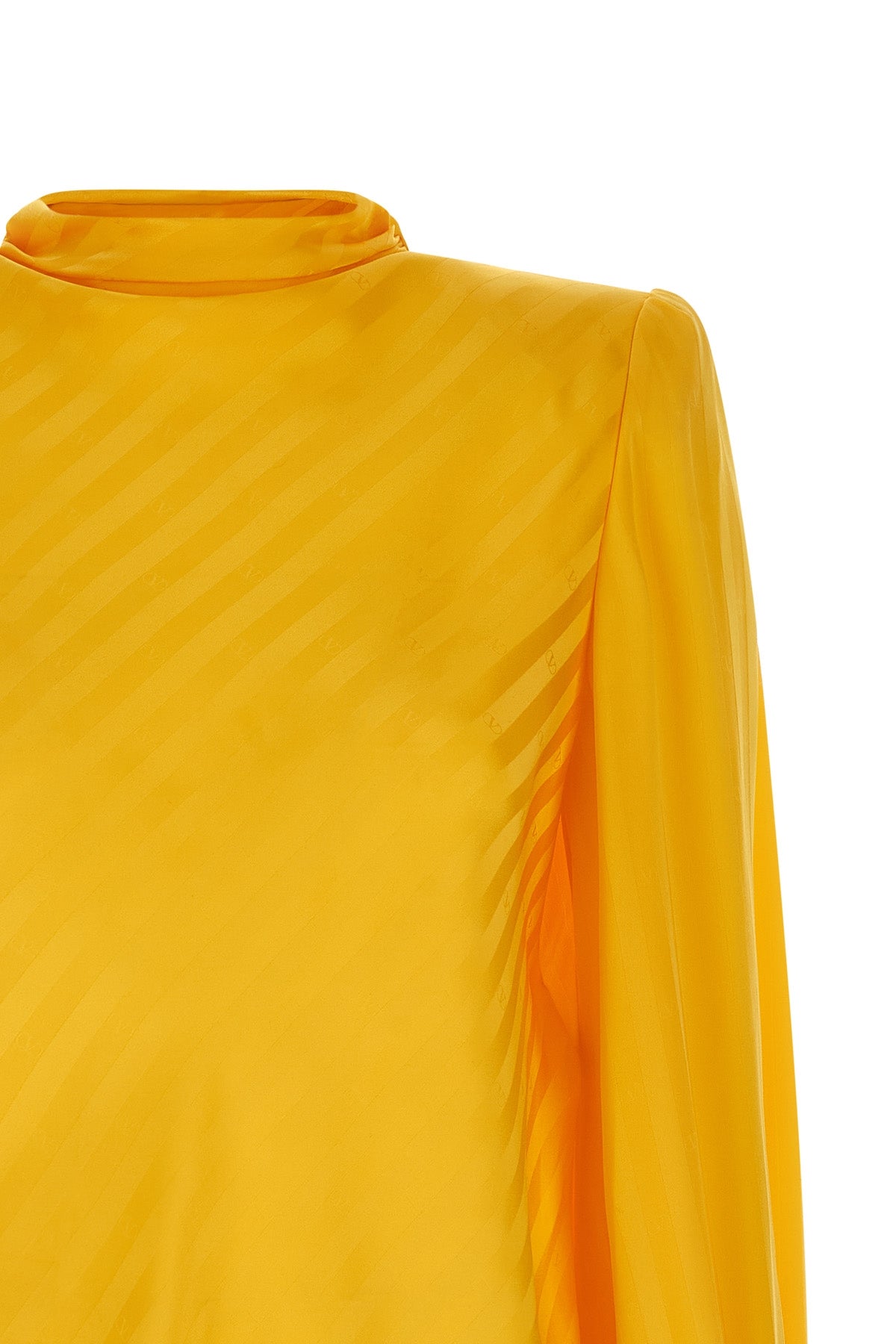 valentino garavanis mossi pure silk shirt stands out for its sartorial constr