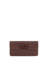 vlogo signature grainy calfskin chain wallet