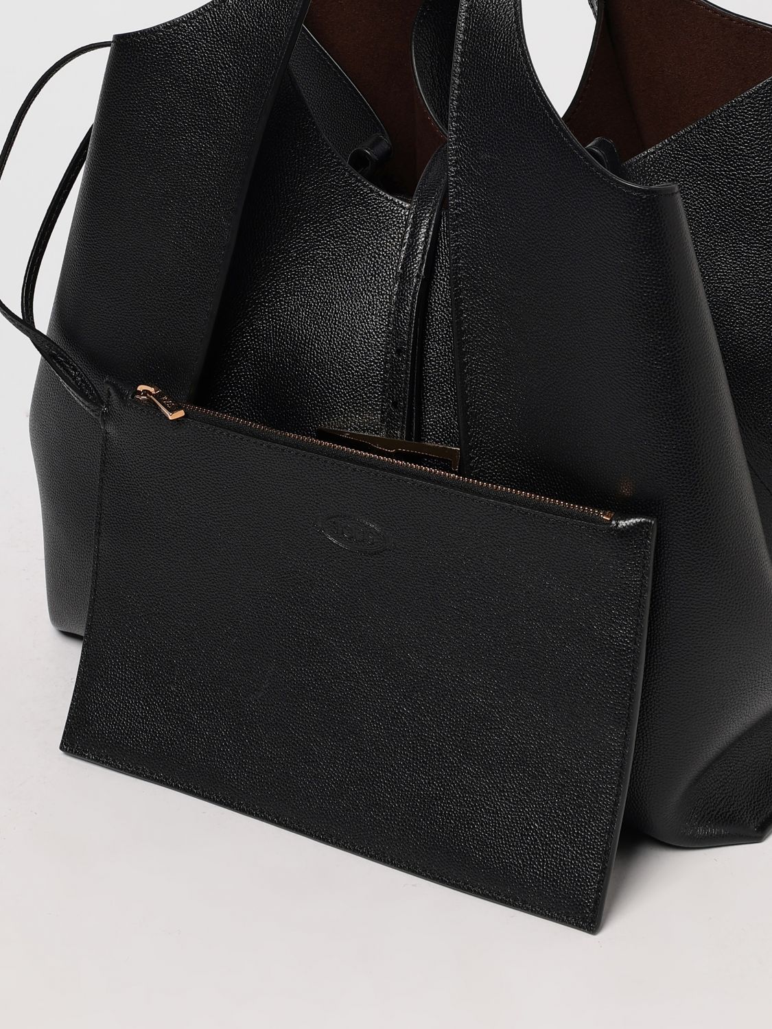 woman's shoulder bag