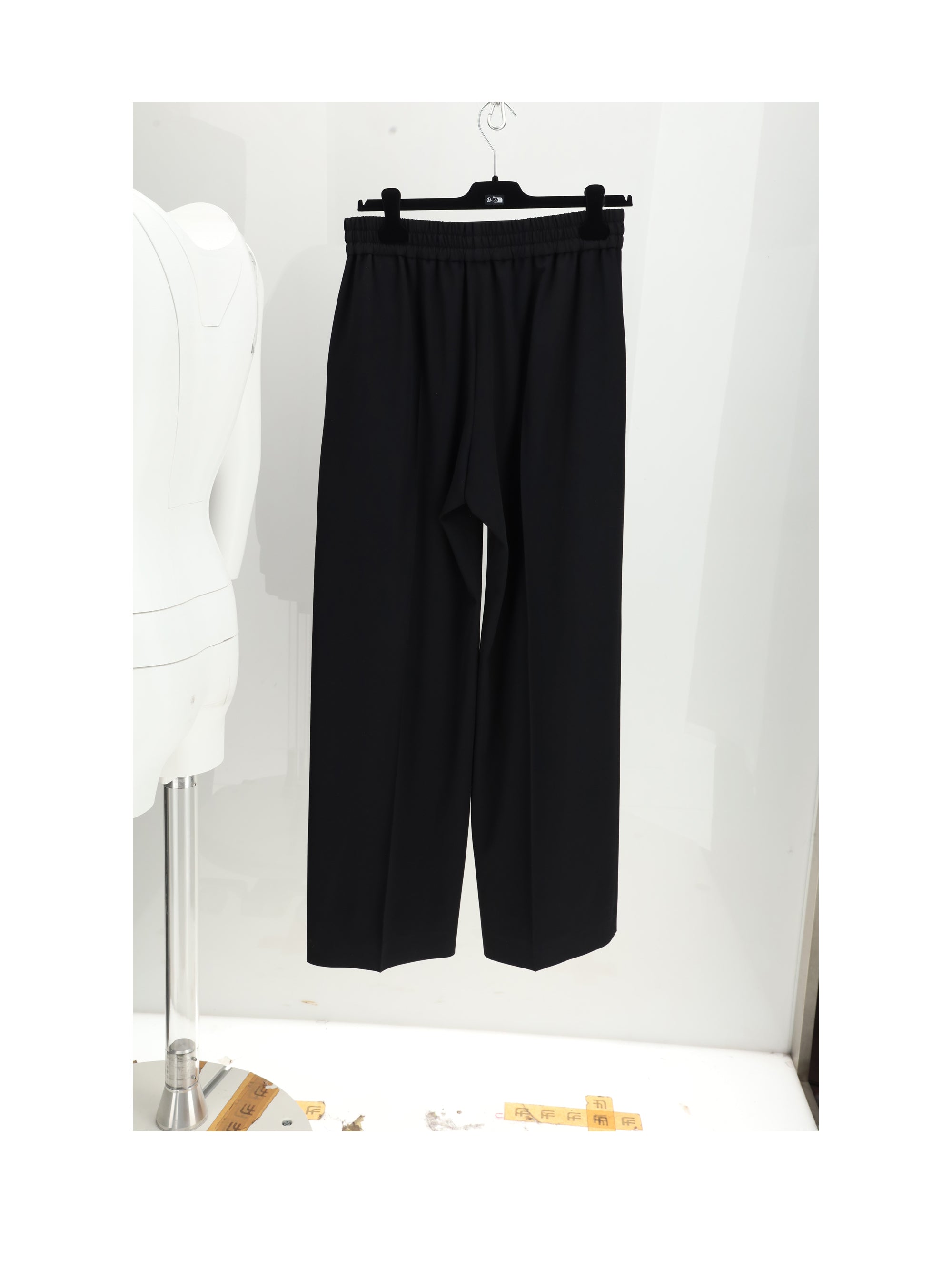 elastic waist trousers