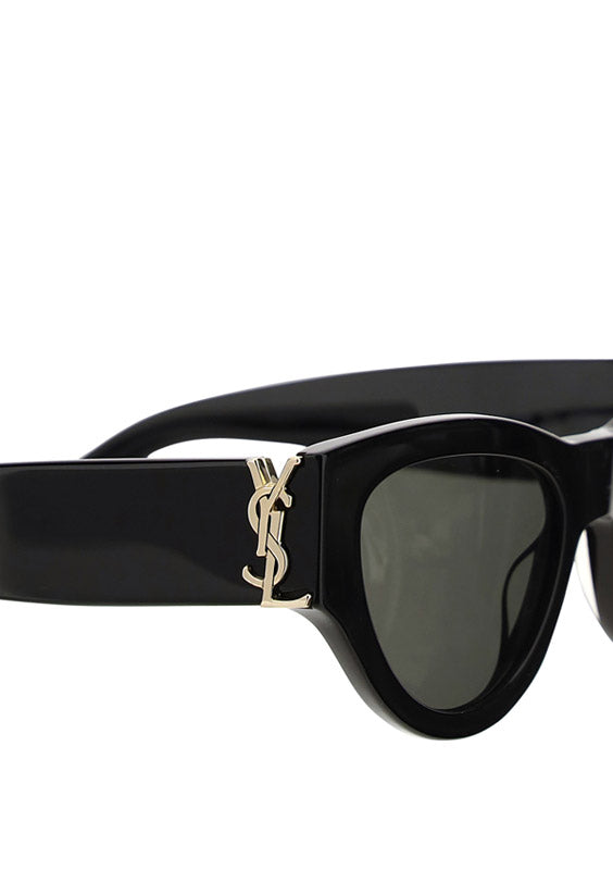 cat-eye sunglasses