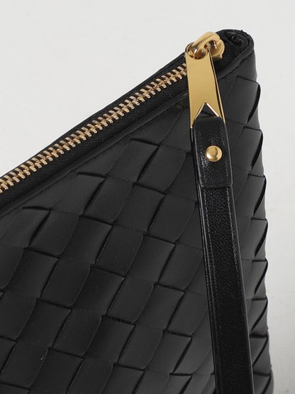 clutch in woven nappa
