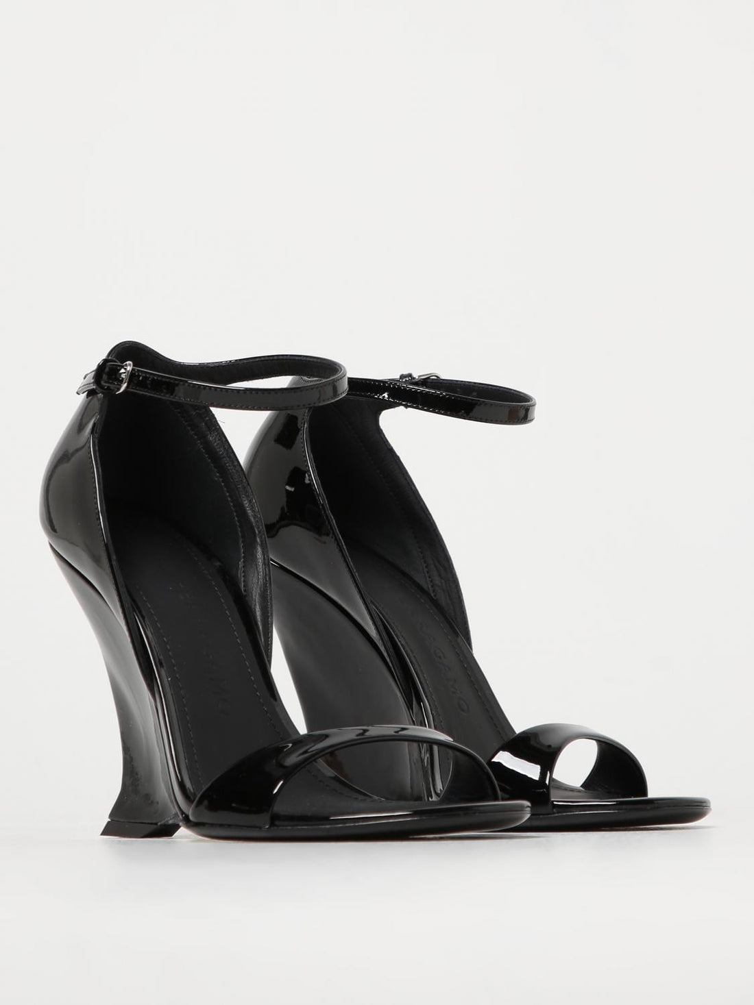 FERRAGAMO 10½ vidette patent leather sandals with wedge
