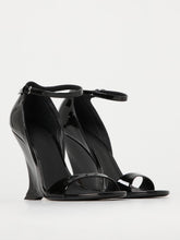 FERRAGAMO 10½ vidette patent leather sandals with wedge
