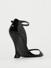 FERRAGAMO 10½ vidette patent leather sandals with wedge