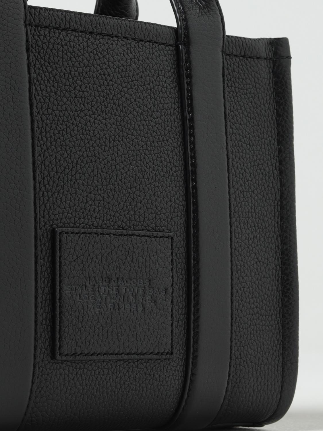 the small tote bag in grained leather