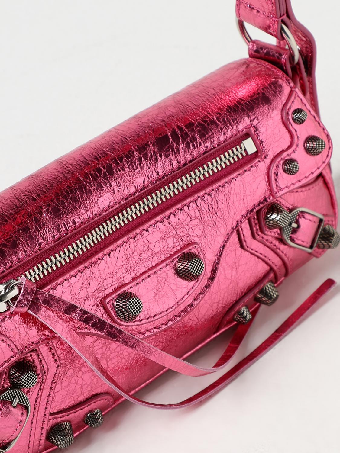woman's shoulder bag