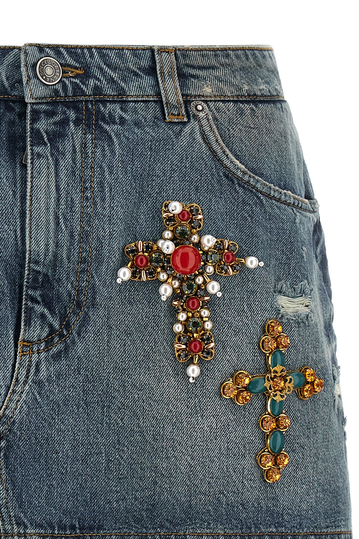 the dolce&gabbana mini skirt redefines casual aesthetics through meticulous tail