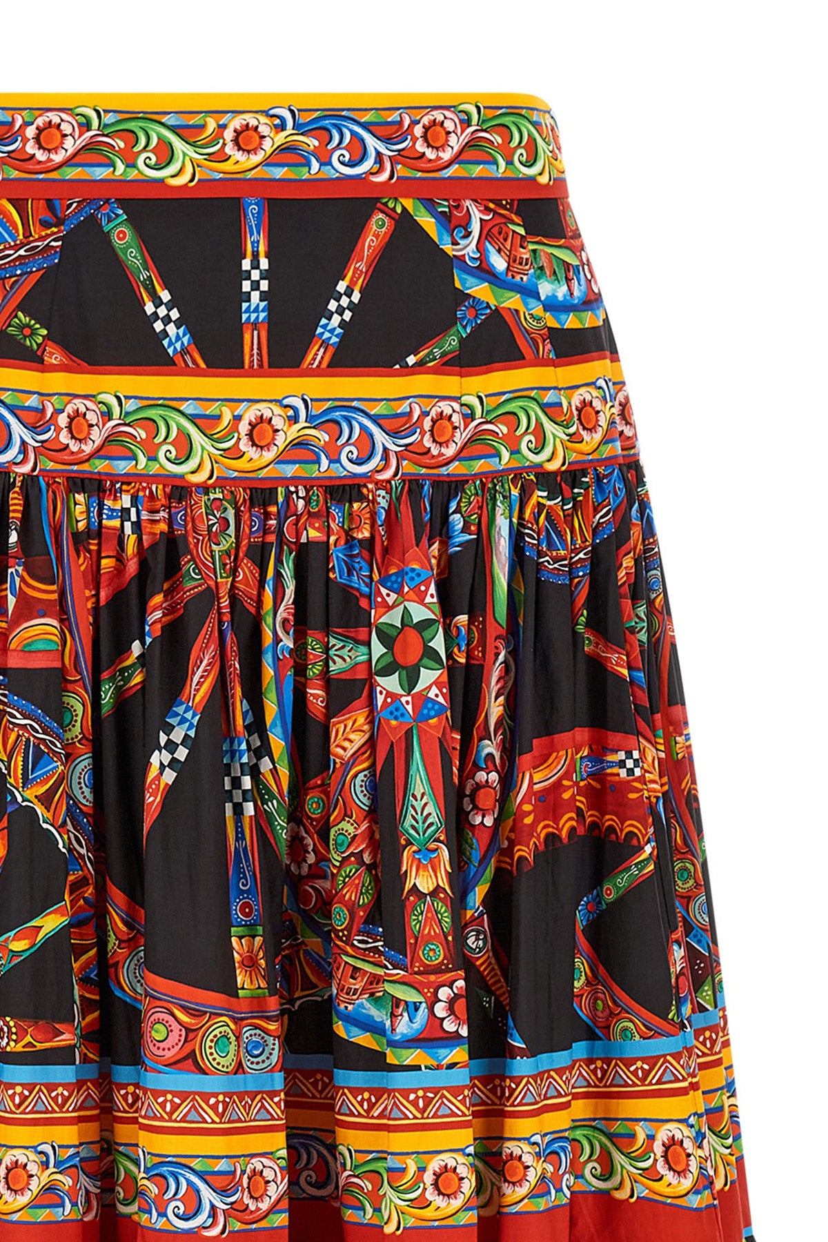 the dolce&gabbana maxi skirt defines the volumes through a sartorial constructio