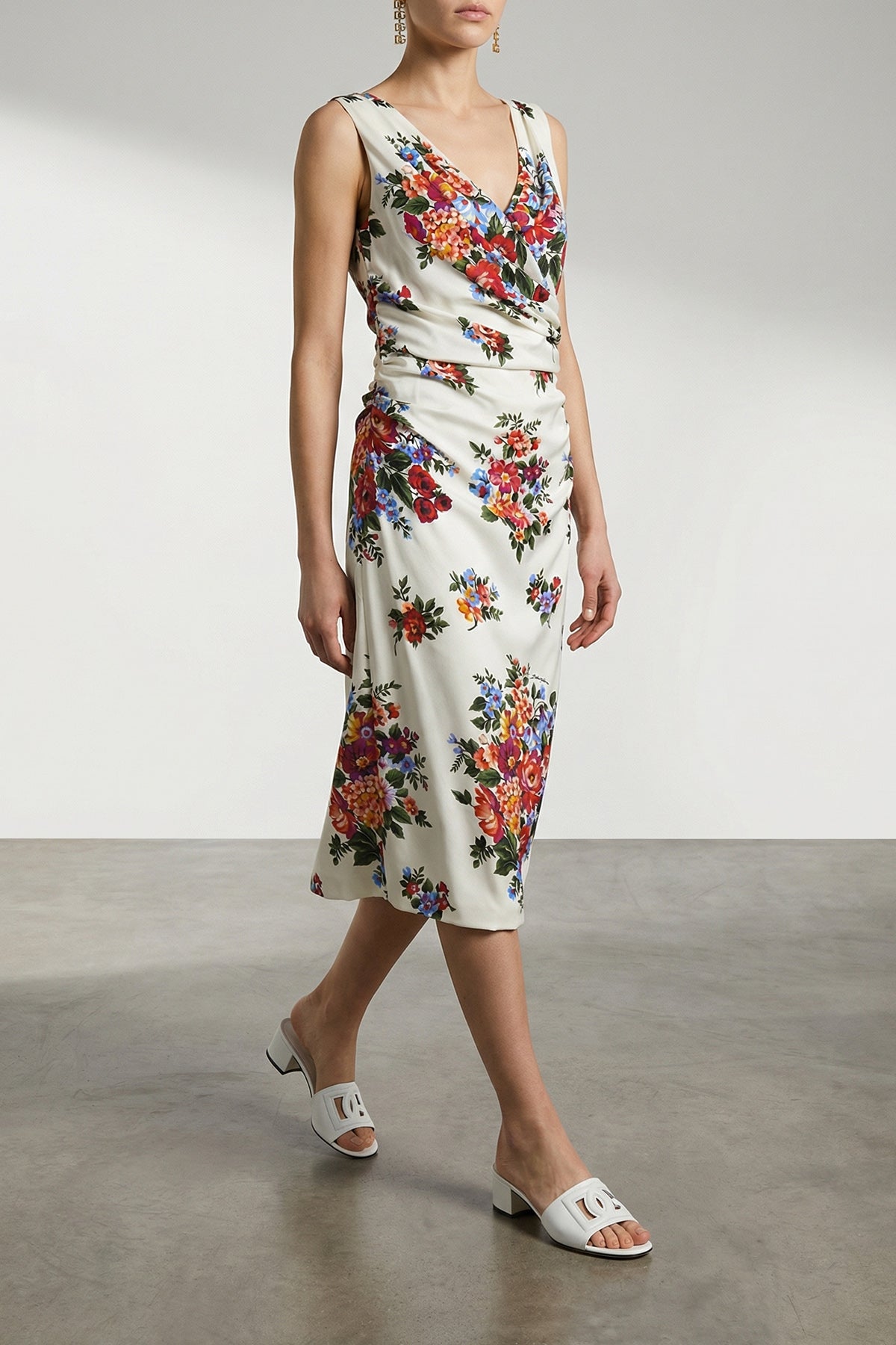 sleeveless dress in viscose satin