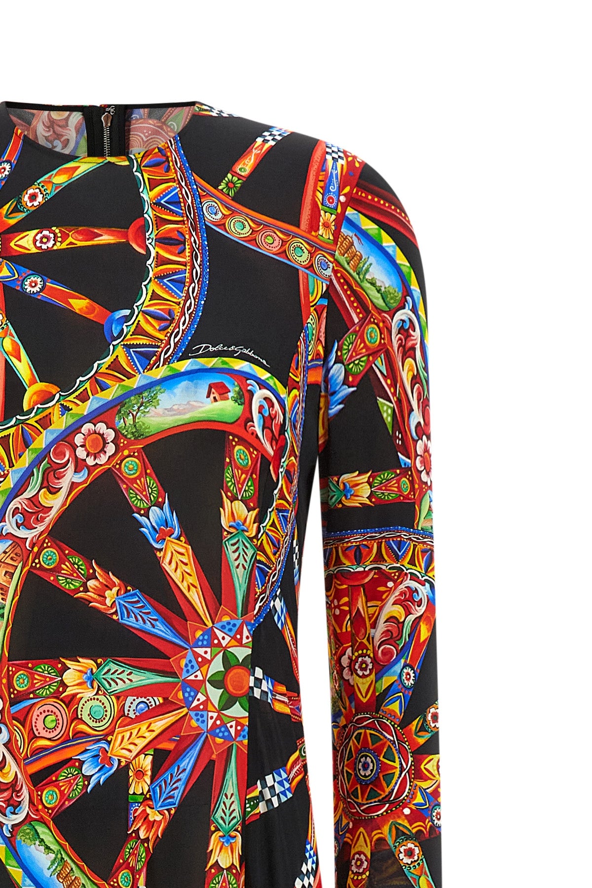 the dolce&gabbana long dress stands out for its flared silhouette made of fluid