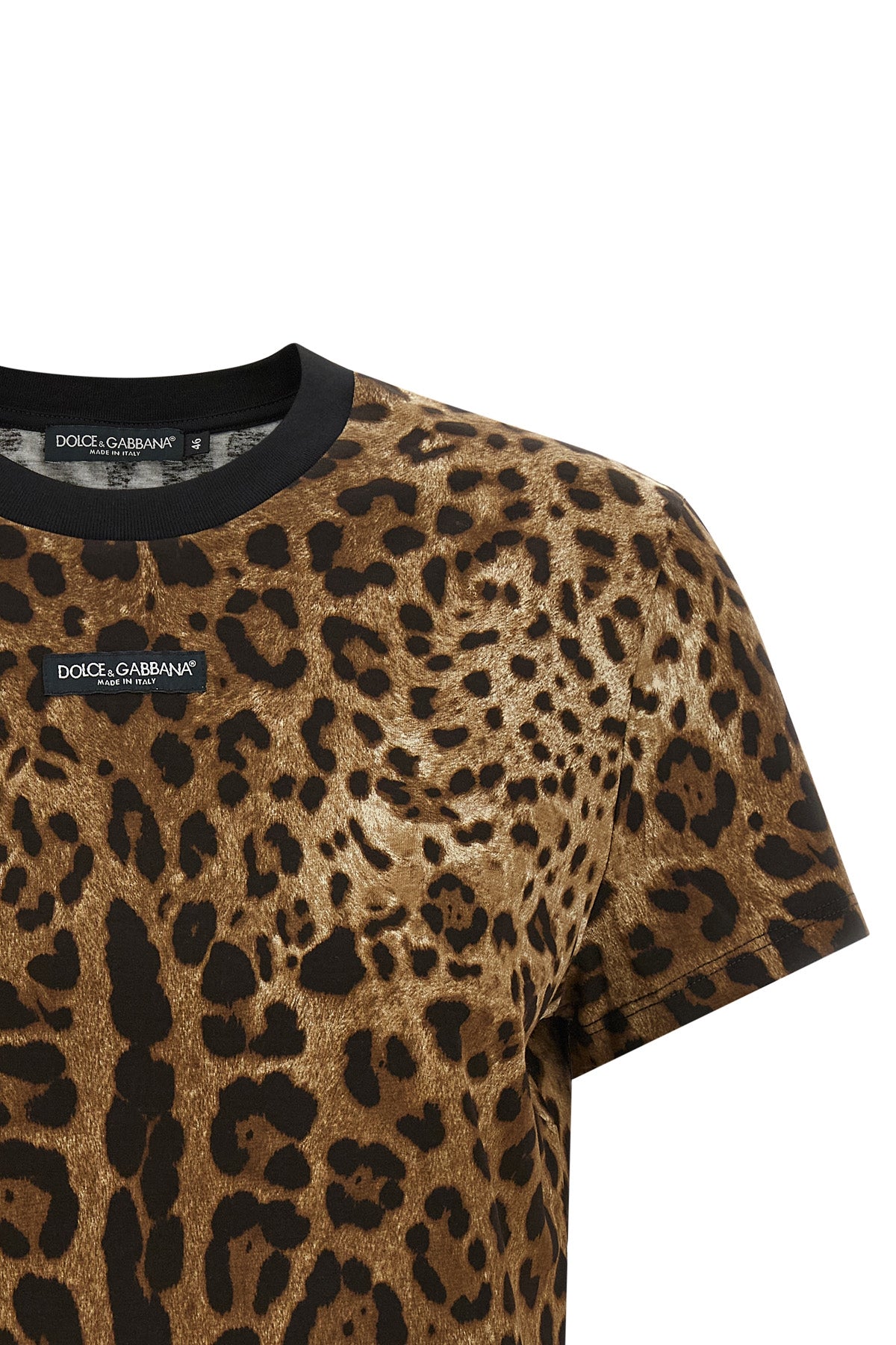 the dolce&gabbana cropped t-shirt defines a bold aesthetic through its tight fit