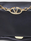 woman's shoulder bag