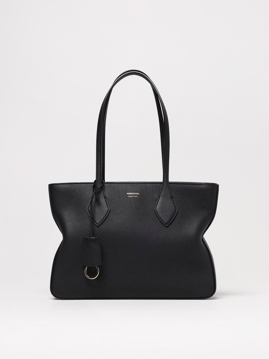 woman's shoulder bag
