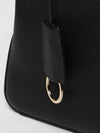 woman's shoulder bag