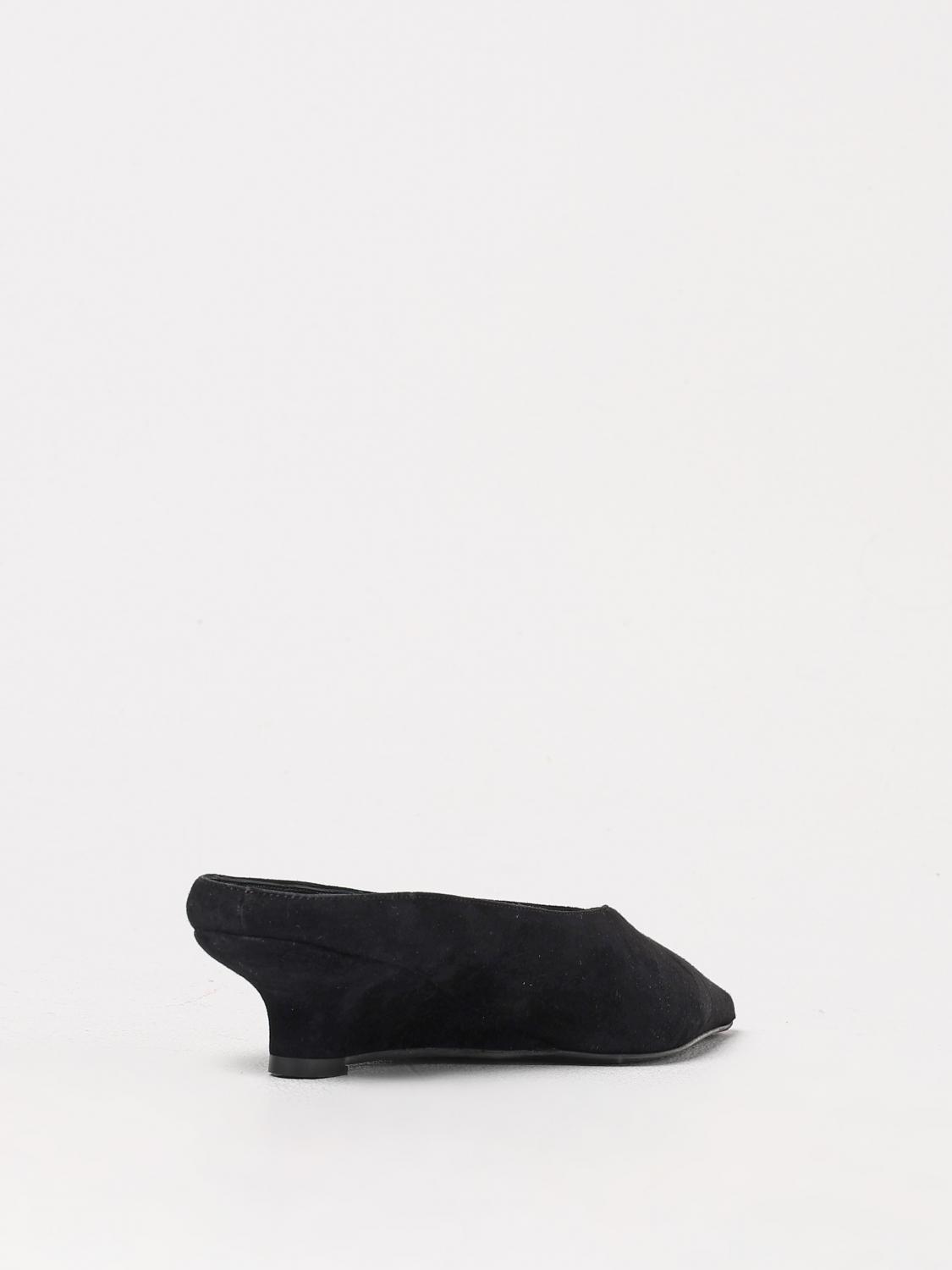 woman's shoes