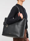 woman's tote bag
