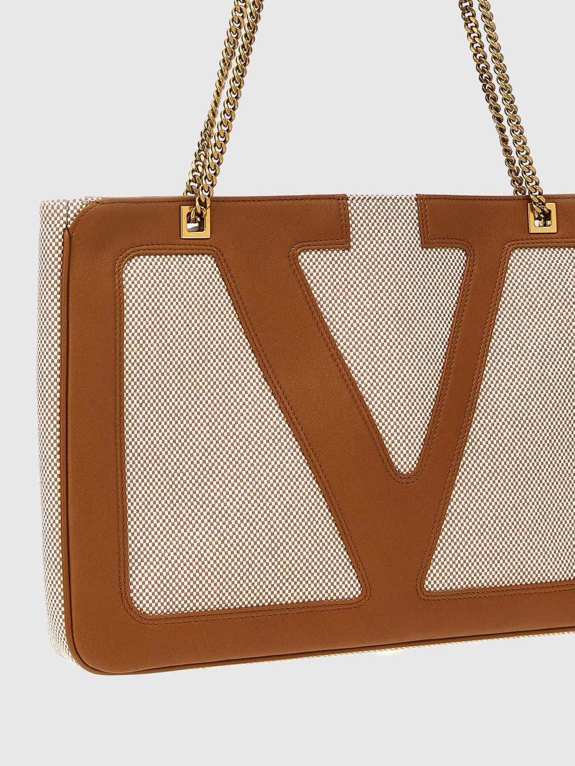 woman's shoulder bag