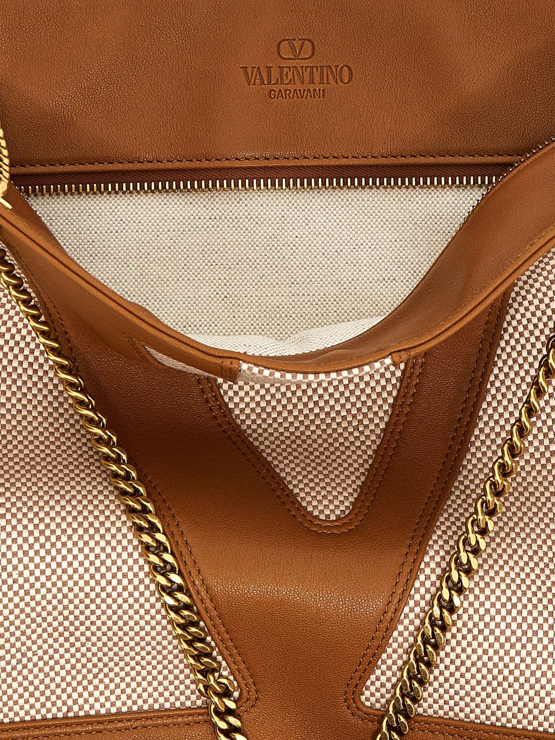 woman's shoulder bag