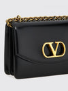 woman's shoulder bag