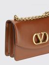 woman's shoulder bag