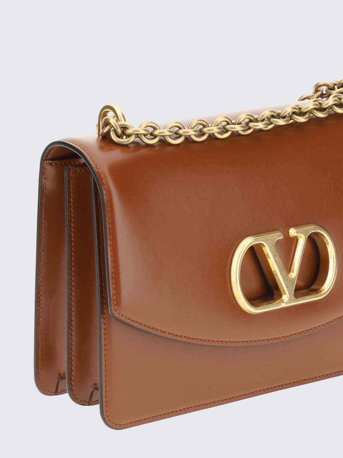 woman's shoulder bag