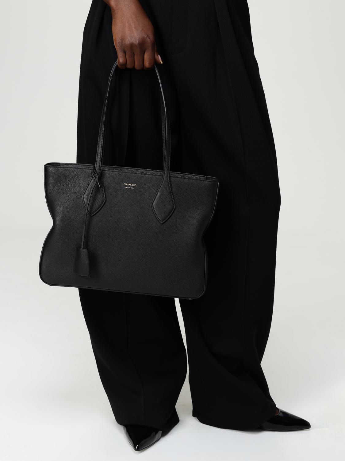 woman's tote bag