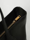 woman's tote bag