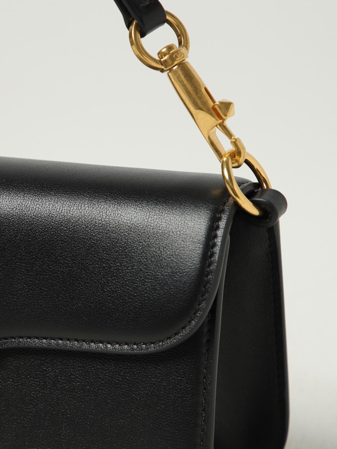 woman's shoulder bag