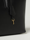 woman's shoulder bag