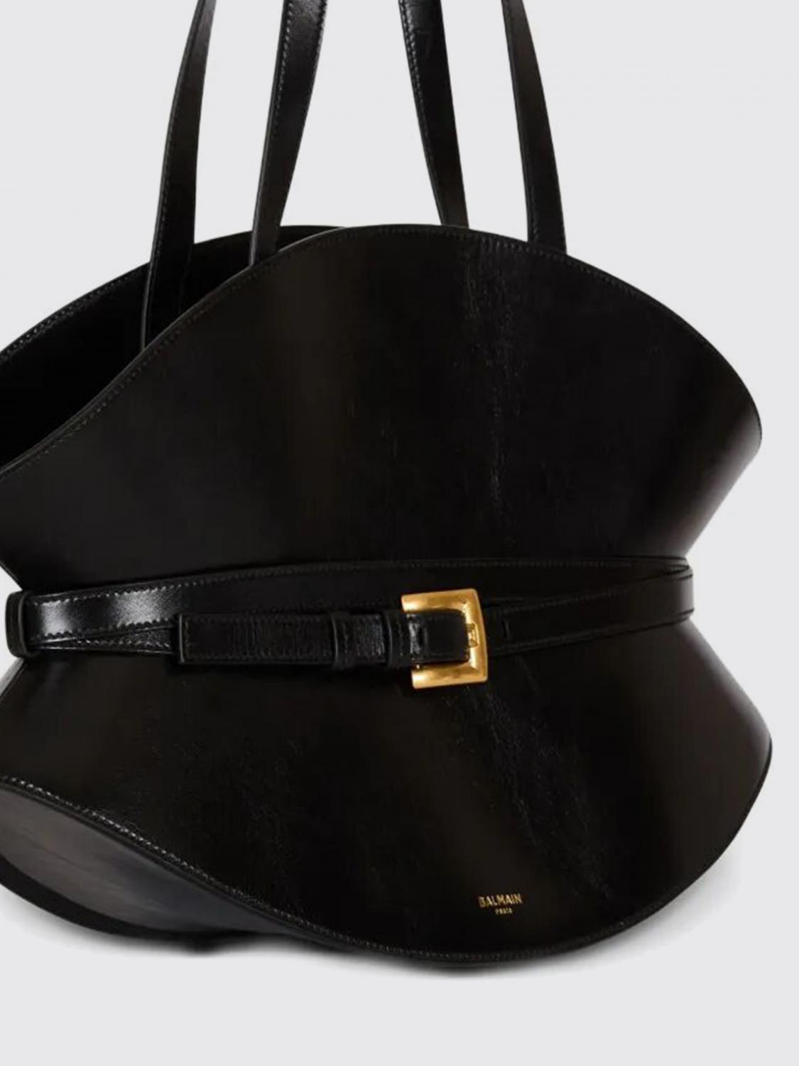 woman's shoulder bag