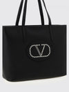 woman's tote bag