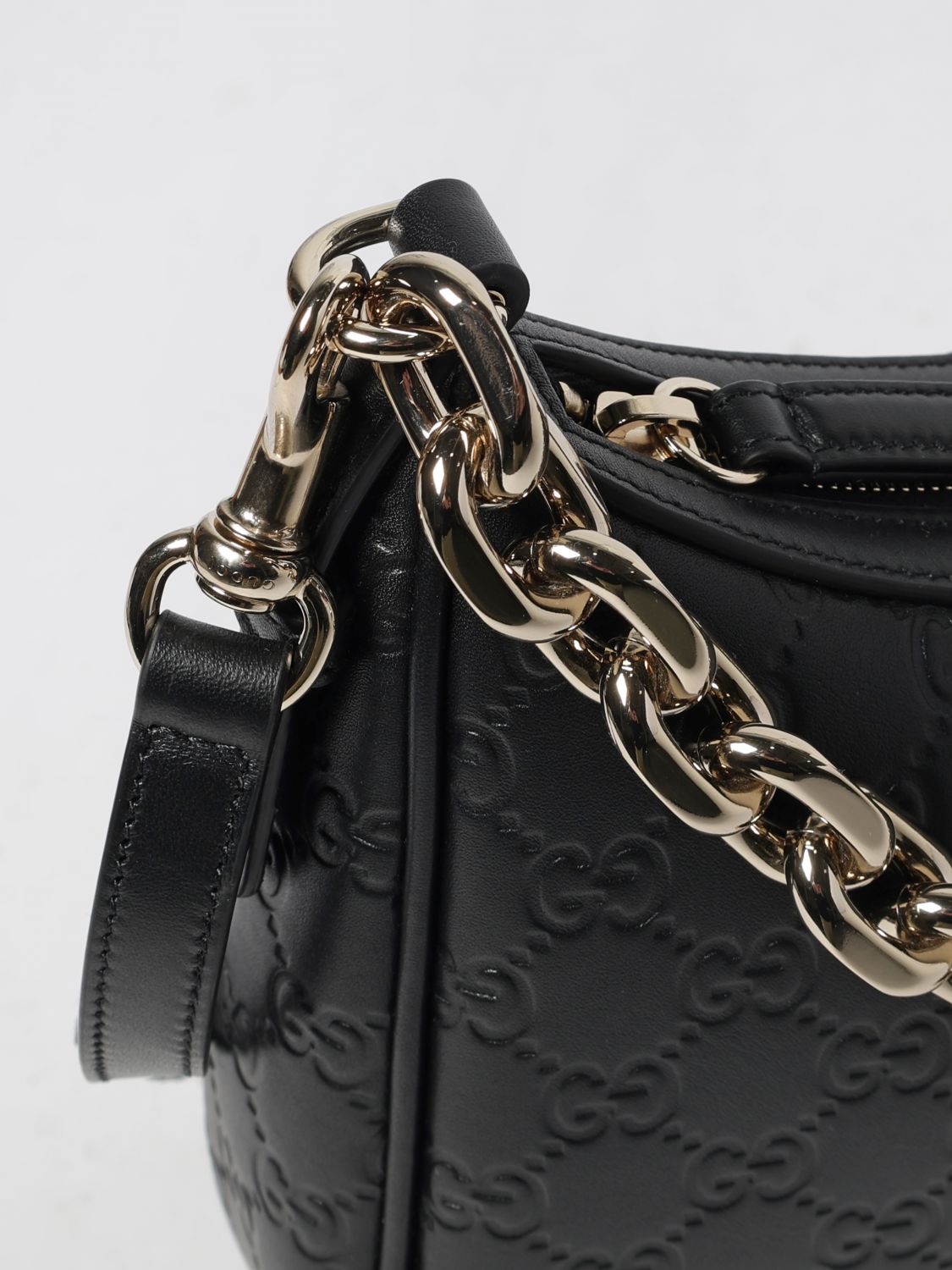 woman's shoulder bag