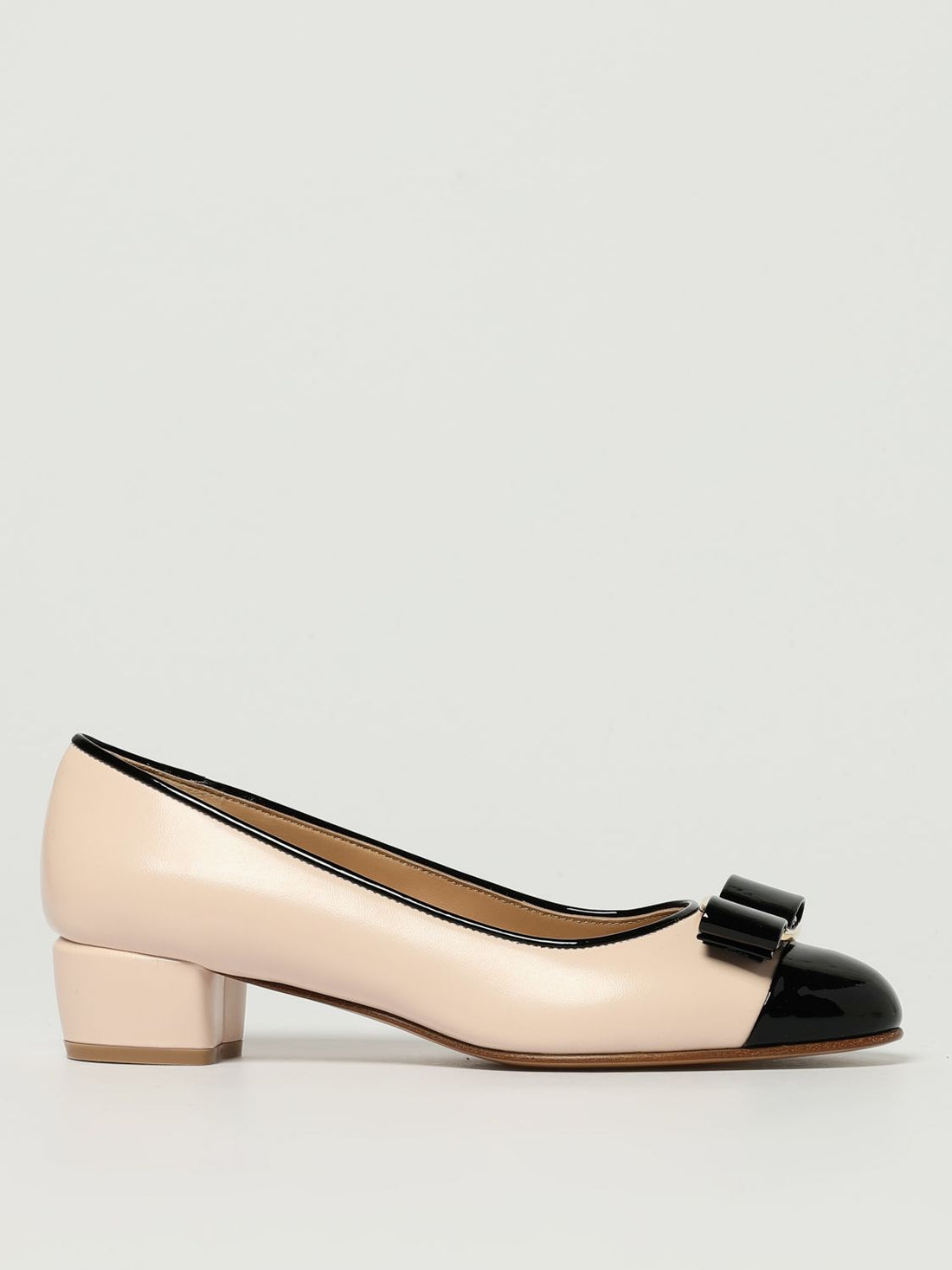 ferragamo-woman-s-pumps-01k544-785408-pink