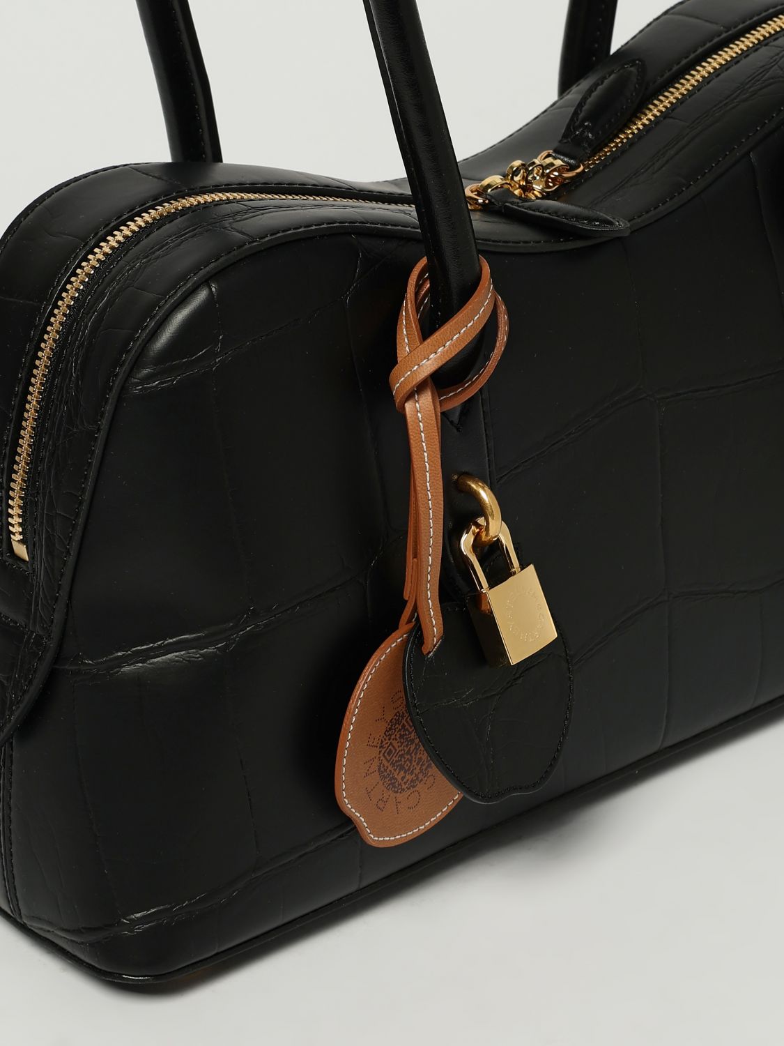 woman's shoulder bag