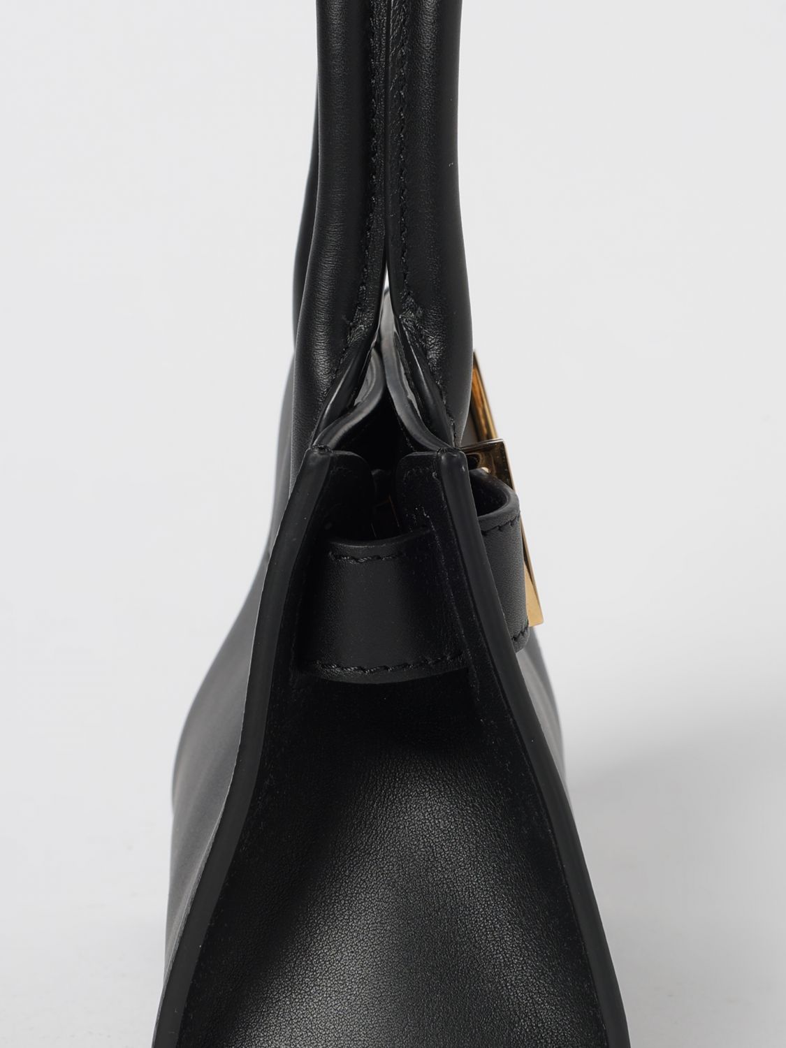 woman's shoulder bag