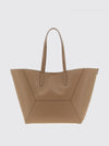 woman's tote bag