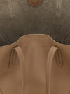 woman's tote bag