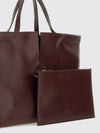 woman's tote bag