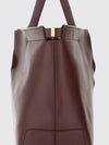 woman's tote bag