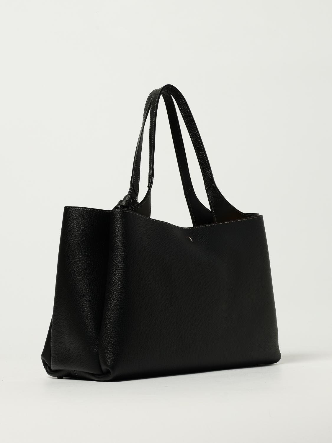 woman's shoulder bag