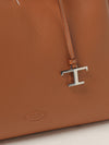 woman's shoulder bag