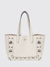 woman's tote bag