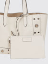 woman's tote bag
