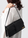 woman's shoulder bag